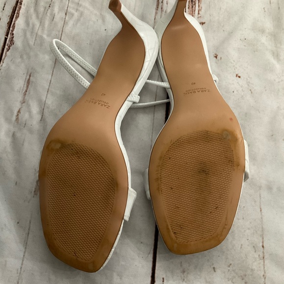 ZARA ALLIGATOR EMBOSSED WHITE STRAPPY HEELED SANDALS - Picture 3 of 9
